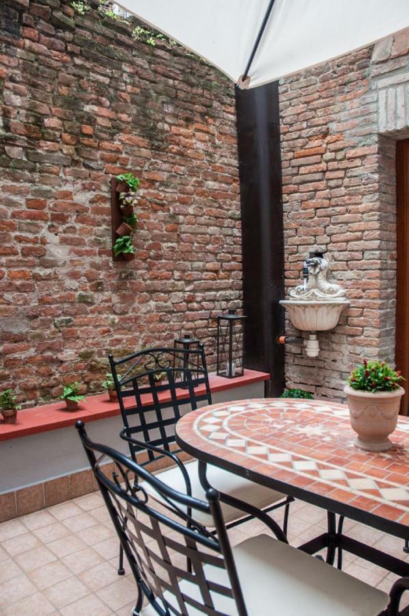 Nell'Antico Ghetto Ebraico Ferrara Exterior foto